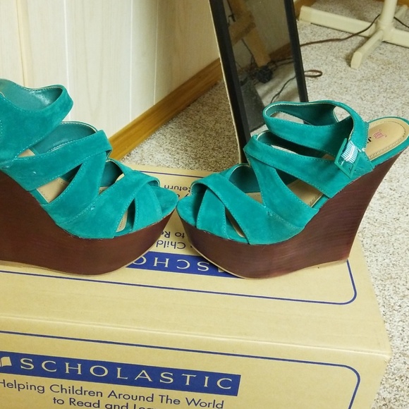 Teal Wedges from JustFab (Size 9) - Picture 4 of 4